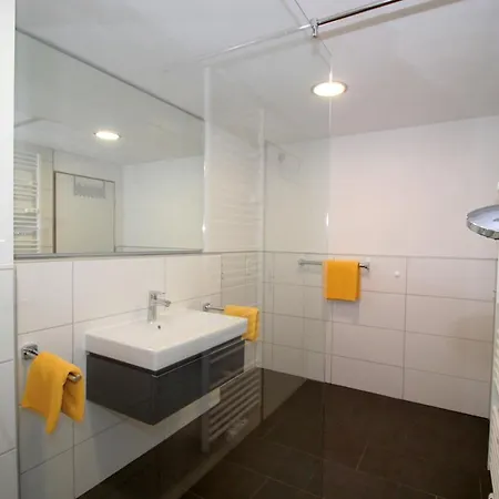 Trafalgar 527 Apartment